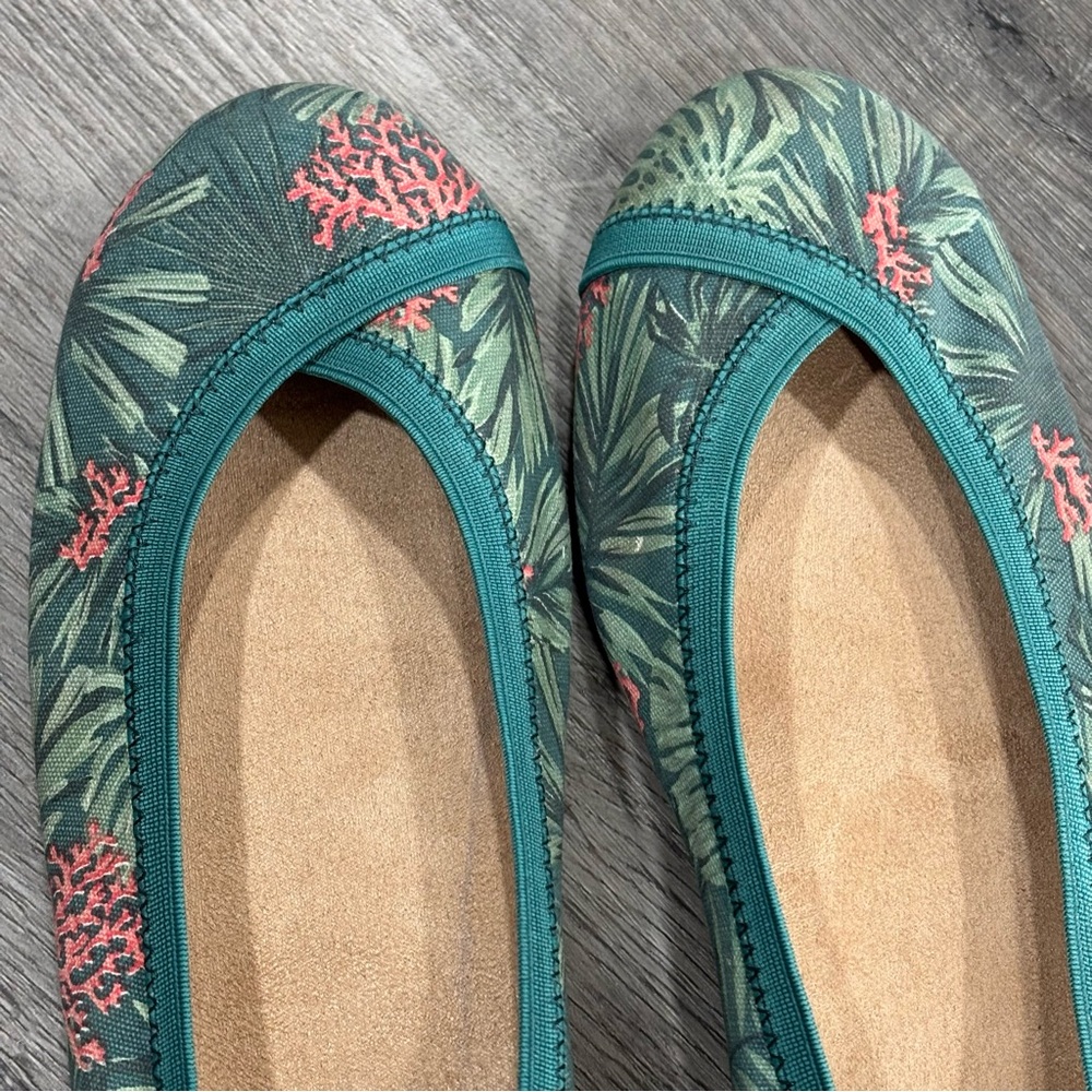 Rare Vionic Display Carrol Flats “Tropical Print”, size 7, GUC - Picture 7 of 11